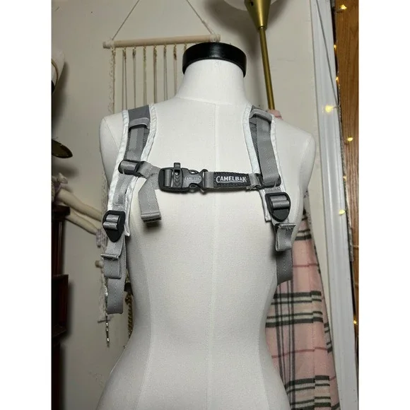 CamelBak Mini M.U.L.E. Kids Hydration Pack Backpack Pink Grey Hiking Outdoor - Picture 2 of 5